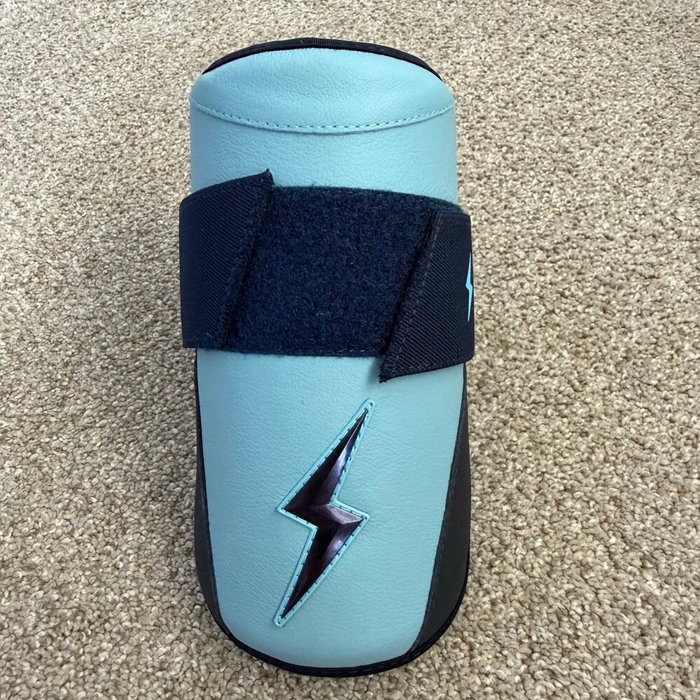 NEW Bruce Bolt Men’s Baseball Elbow Guard Carolina Blue